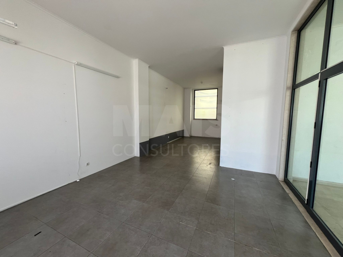 Store with 50m² in Quinta do Conventinho