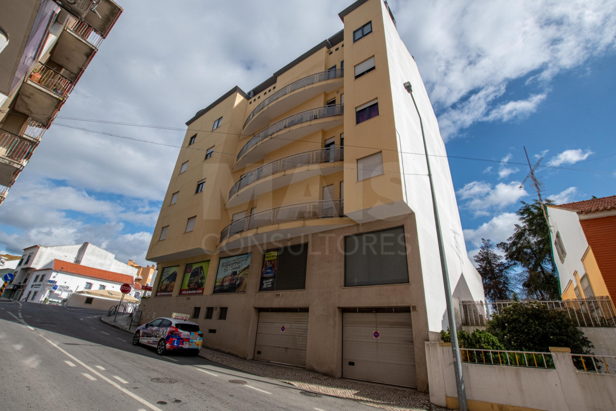 3 BEDROOM APARTMENT CARREGADO with parking and storage room